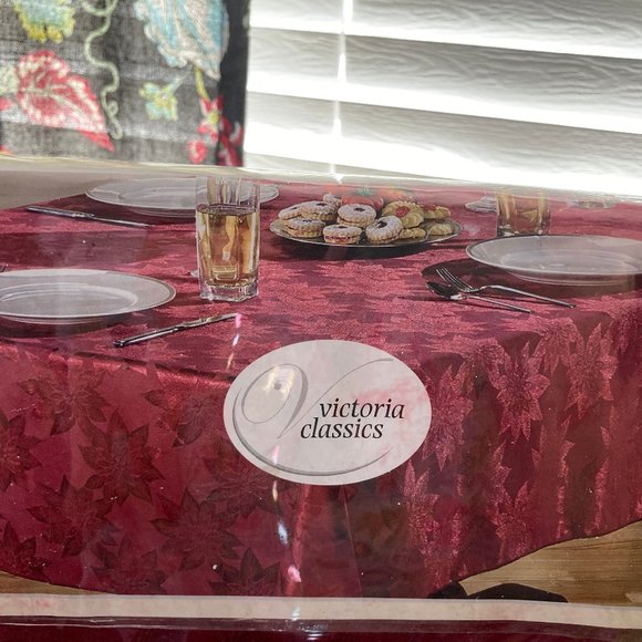 Victoria Classics Solid Burgundy Poinsettia Tablecloth 60" x 84" & 8 Napkins New - Picture 5 of 15